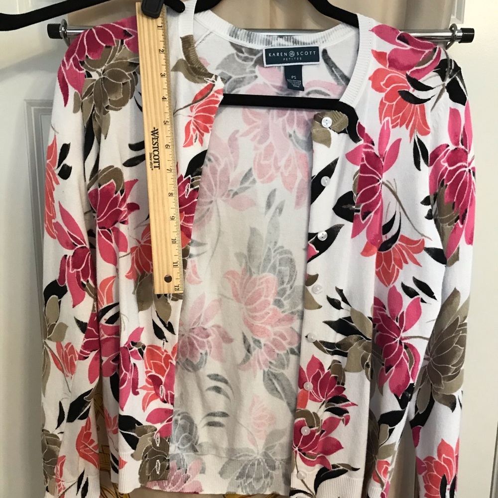 Cardigans - Picture 1 of 10